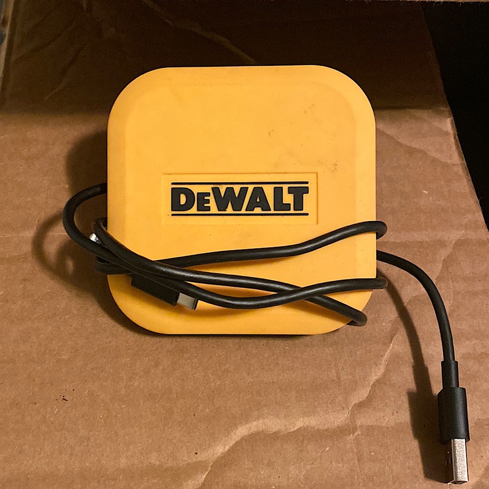 Dewalt Wireless PHONE Charging Pad